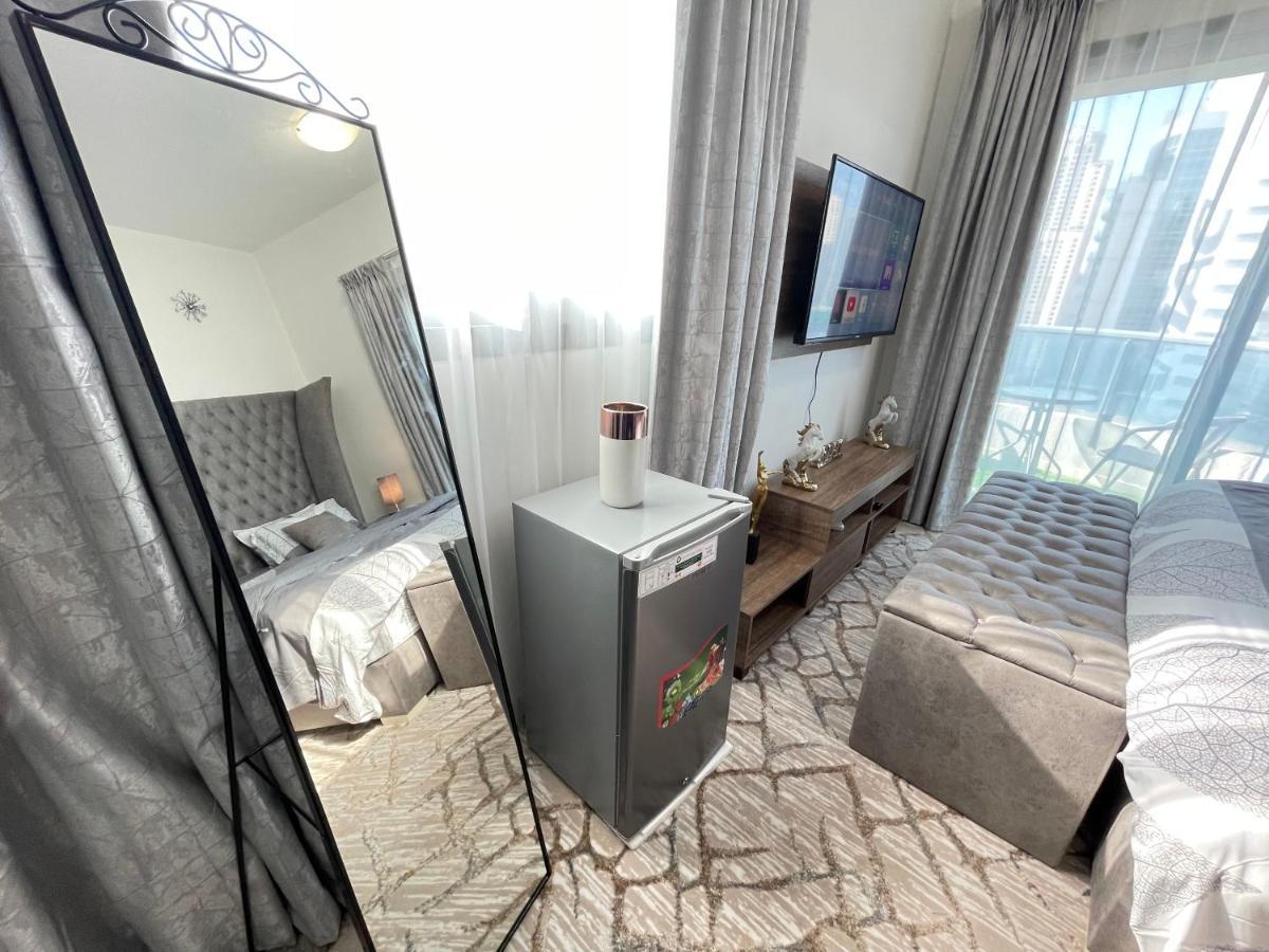 Luxury Room With Marina View Close To Jbr Beach And Metro With Shared Kitchen Dubai Exterior photo